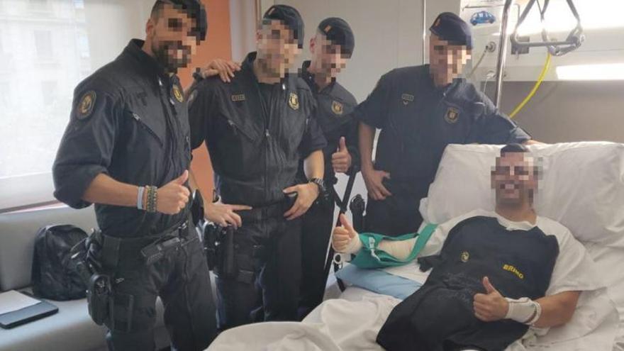 Agents de la Brimo han difós una imatge visitant efectius de la CNP a l&#039;hospital.