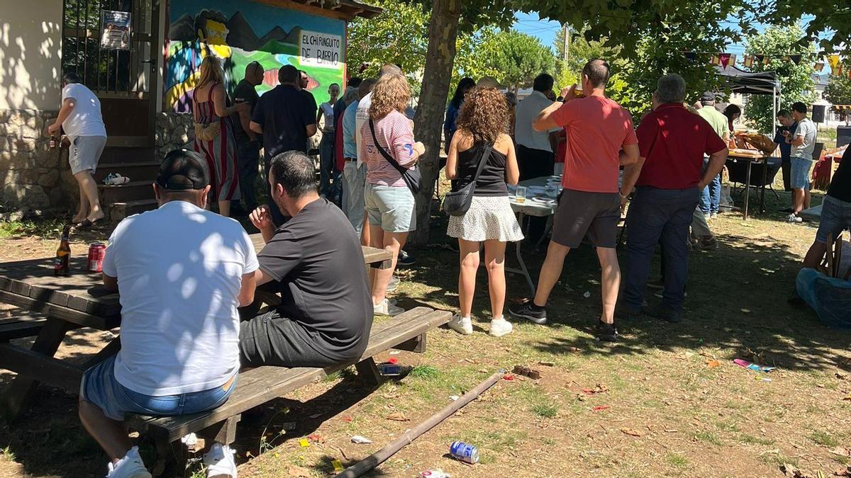 Los vecinos disfrutan de la Jornada xacobea en Barrio de Lomba