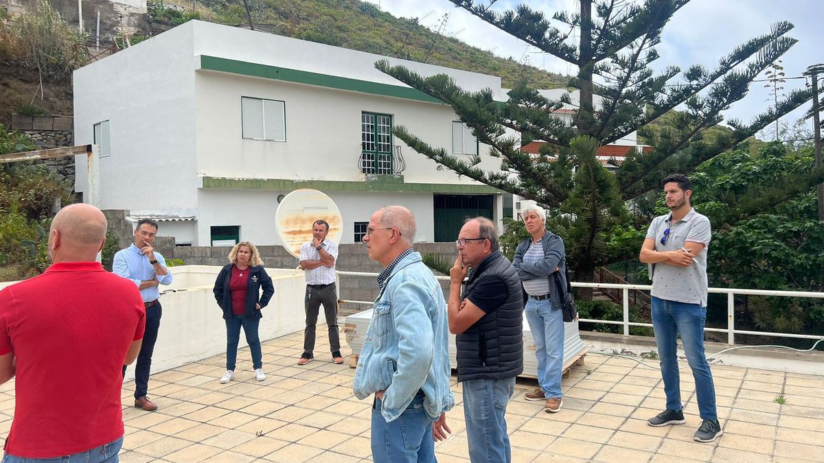 Políticos y técnicos visitaron la obra que comenzó el pasado viernes en el Centro Cultural de Taganana.