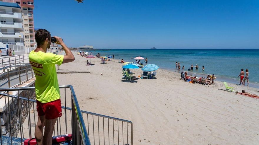 Puesto de Salvamento en una playa de La Manga