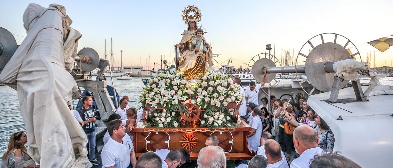 Procesión marítima de la Virgen del Carmen en Torrevieja en una imagen de archivo