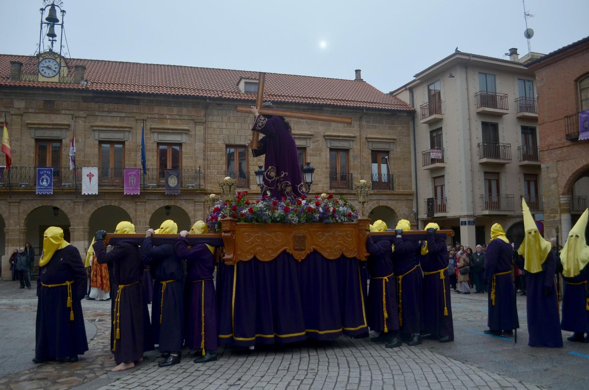 Semana Santa Benavente 2024: Así ha sido la Procesión del Encuentro de la Dolorosa y el Nazareno