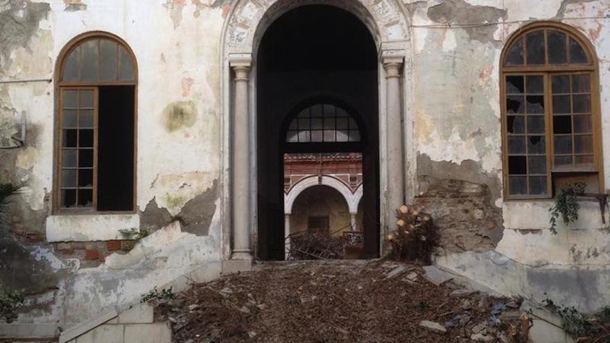 Restos de la escalera que da acceso al segundo patio de San Agustín.