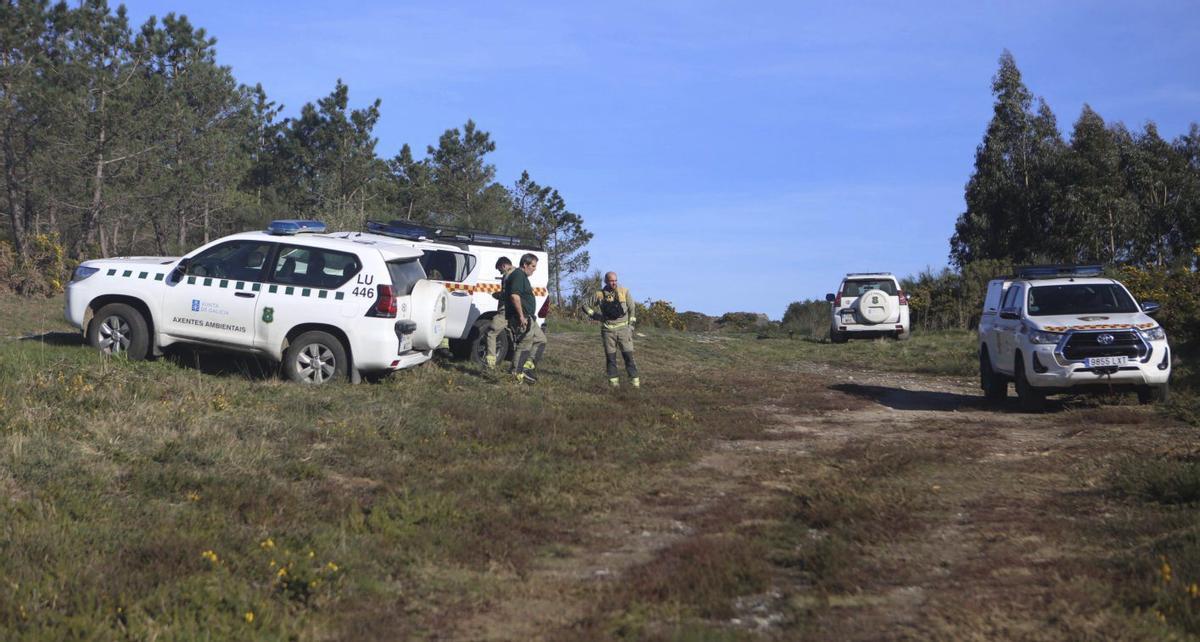Medios terrestres durante las tareas de estabilización. | BERNABÉ/AMANDA CASTRO