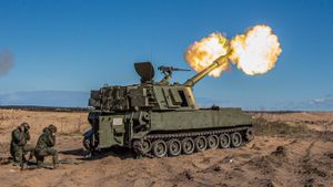 Disparo con fuego real del grupo de Artillería enviado por el Ejército a Letonia en abril de 2022.