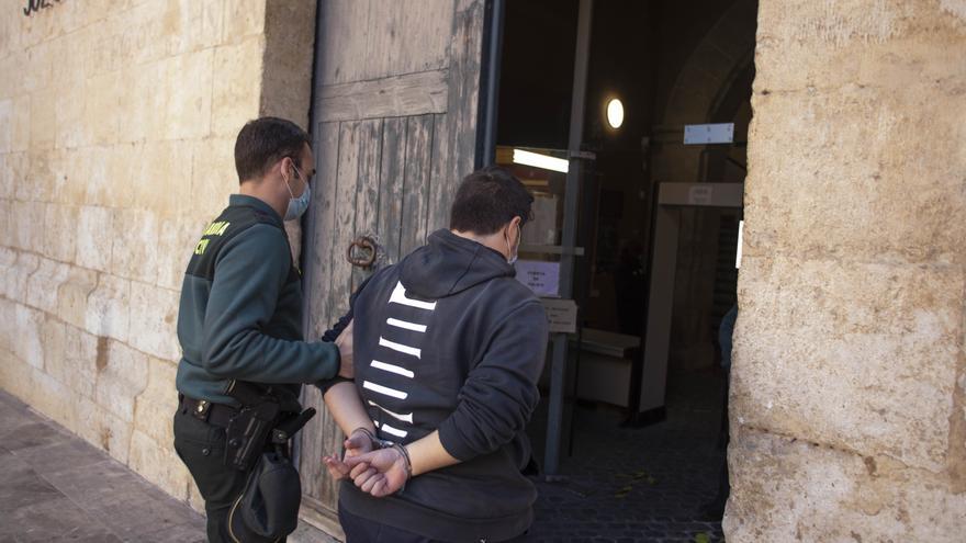 La criminalidad repunta con 366 delitos más en Xàtiva y Ontinyent en un año