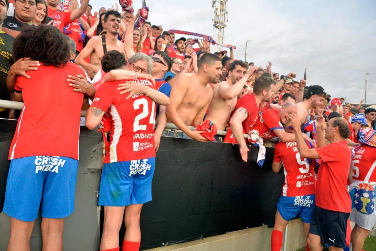 La UD Ourense asciende a Primera Federación: Cuenca y la Praza Maior se tiñen de rojo