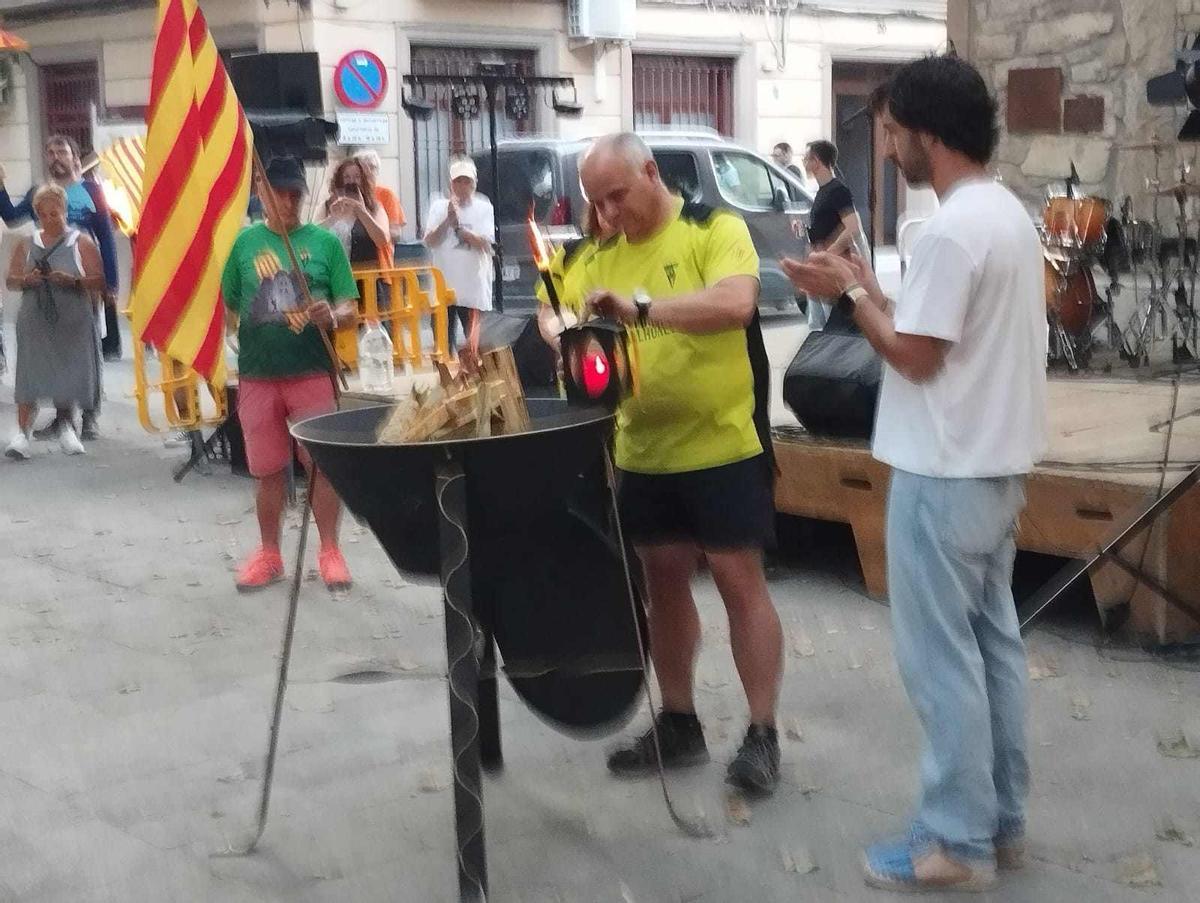Sant Vicenç de Castellet rep la flama del Canigó