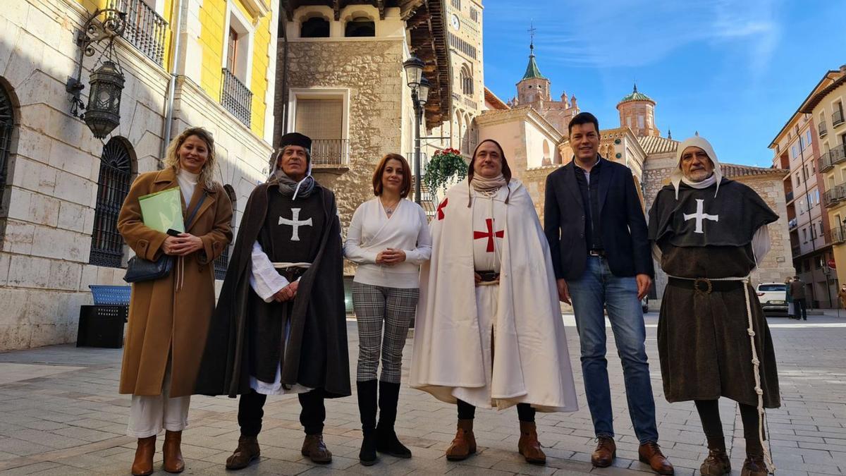 Emma Buj (tercera por la izquierda), con algunos de los miembros de la Encomienda