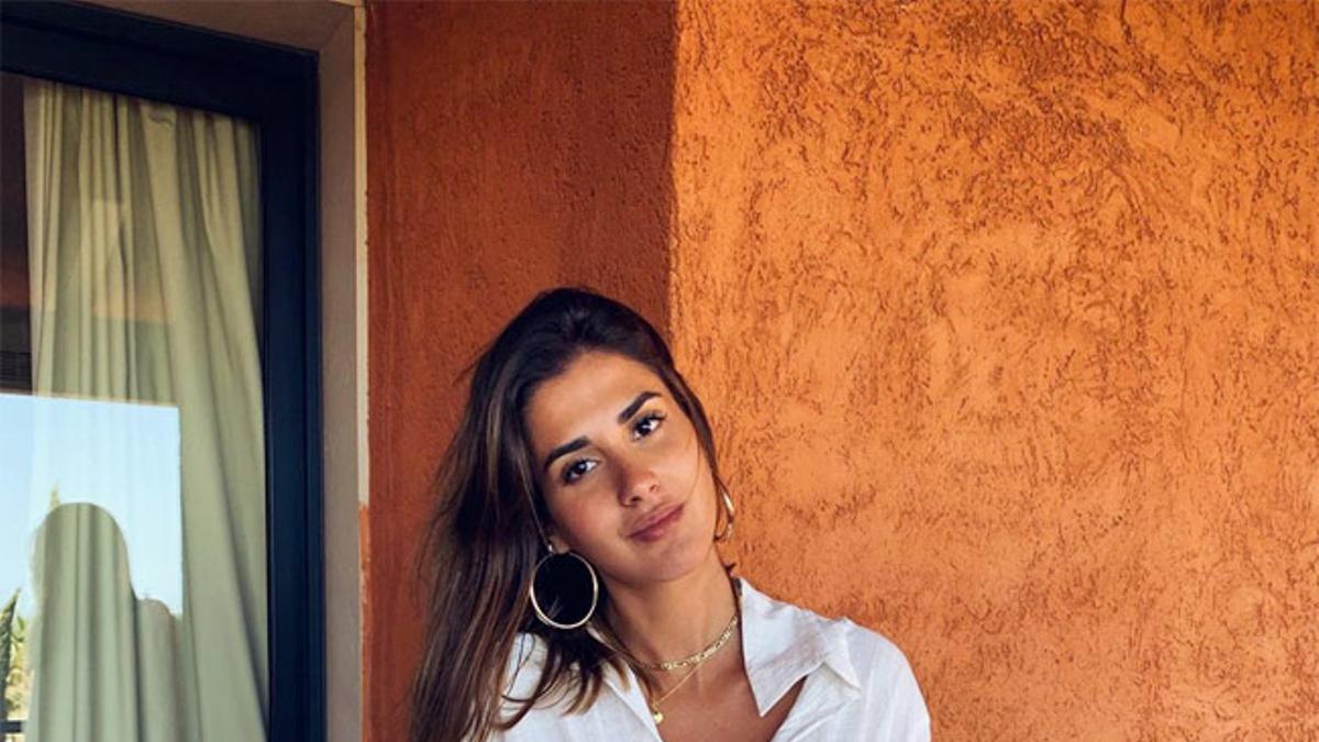 El look de verano de Mery Turiel con camisa anudada de Zara