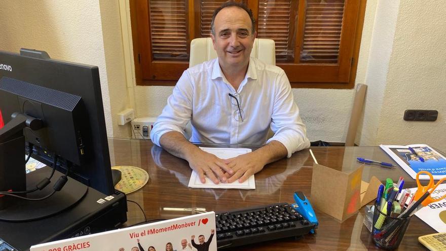 El alcalde de Monóvar reparte concejalías y sueldos