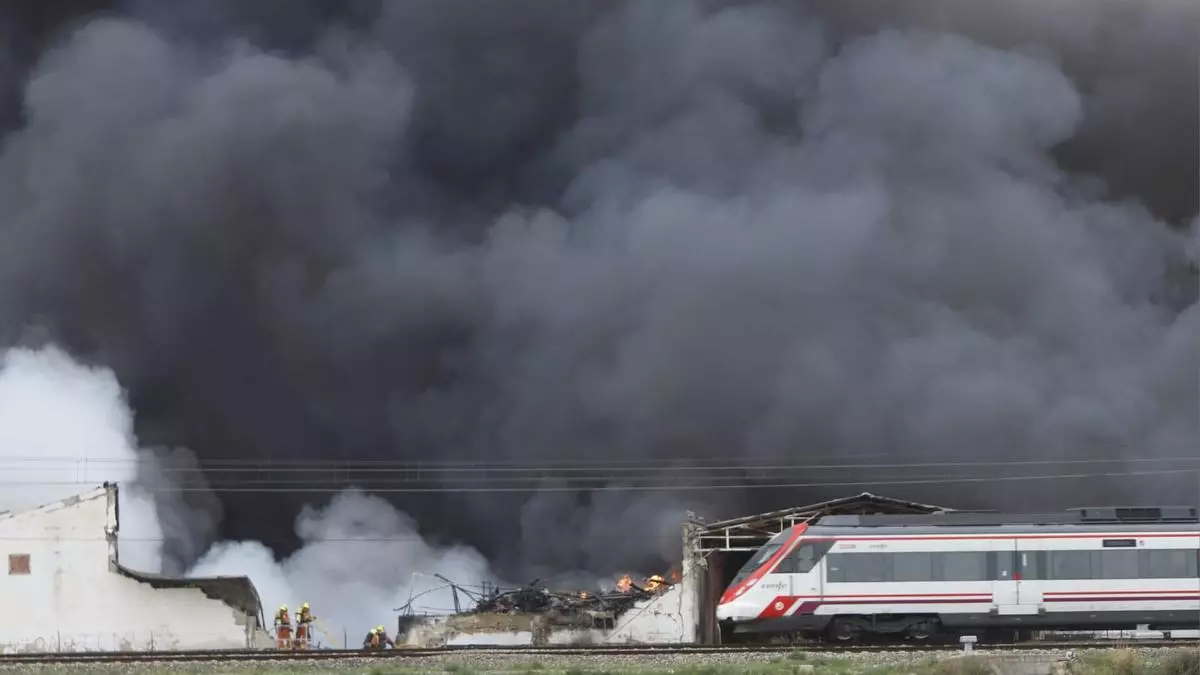 La batería de ion de litio de un patinete en reparación causó el incendio de Cecotec