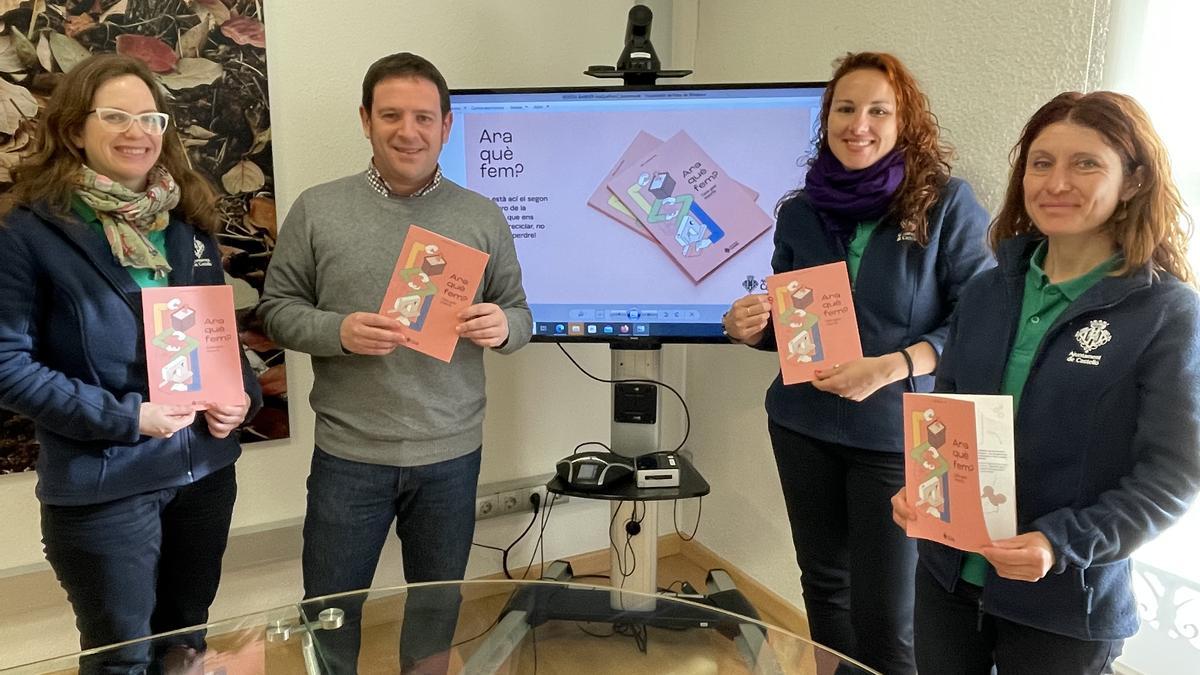 Un momento de la presentación de la nueva revista sobre reciclaje del Ayuntamiento de Castelló