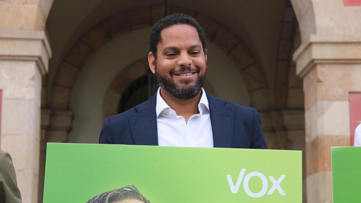 El secretari general de Vox, Ignacio Garriga, en el inicio de campaña electoral del 12-M.