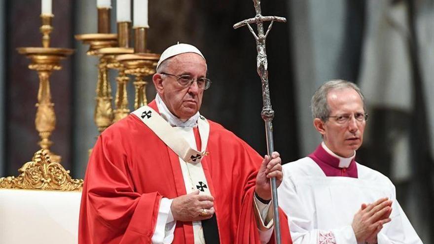 El papa advierte la tentación de la Iglesia de &quot;cerrarse en sí misma&quot; ante peligros