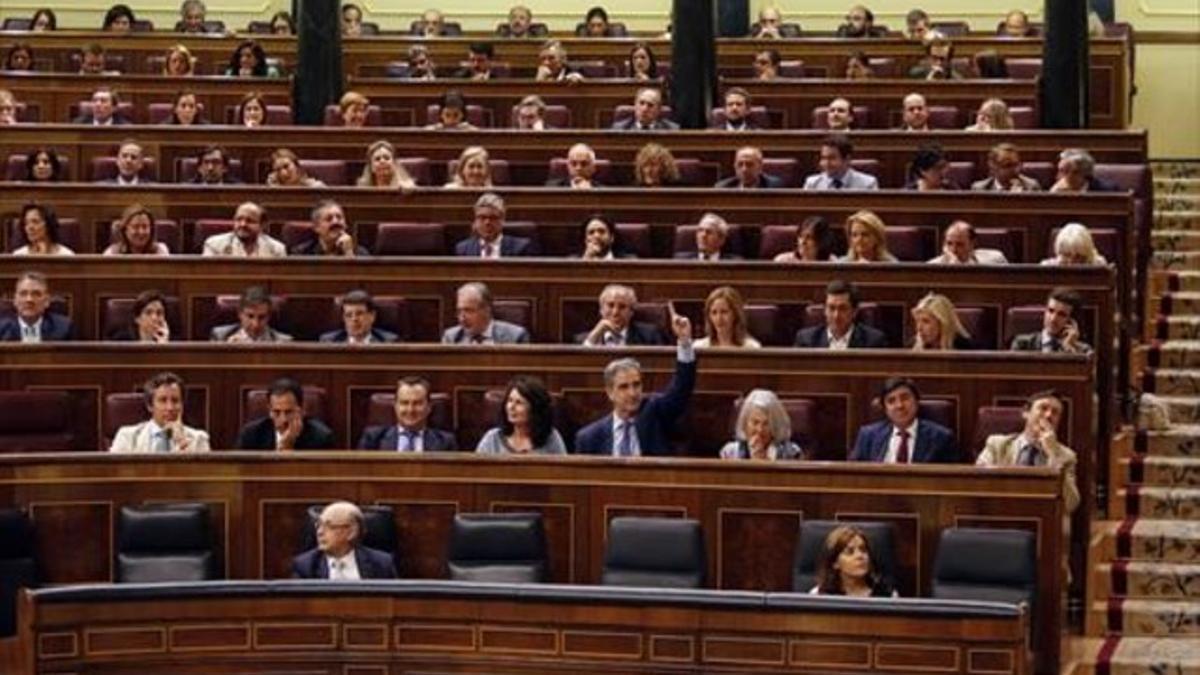 La bancada popular, durante la votación de la minirreforma del aborto, ayer en el Congreso de los Diputados.