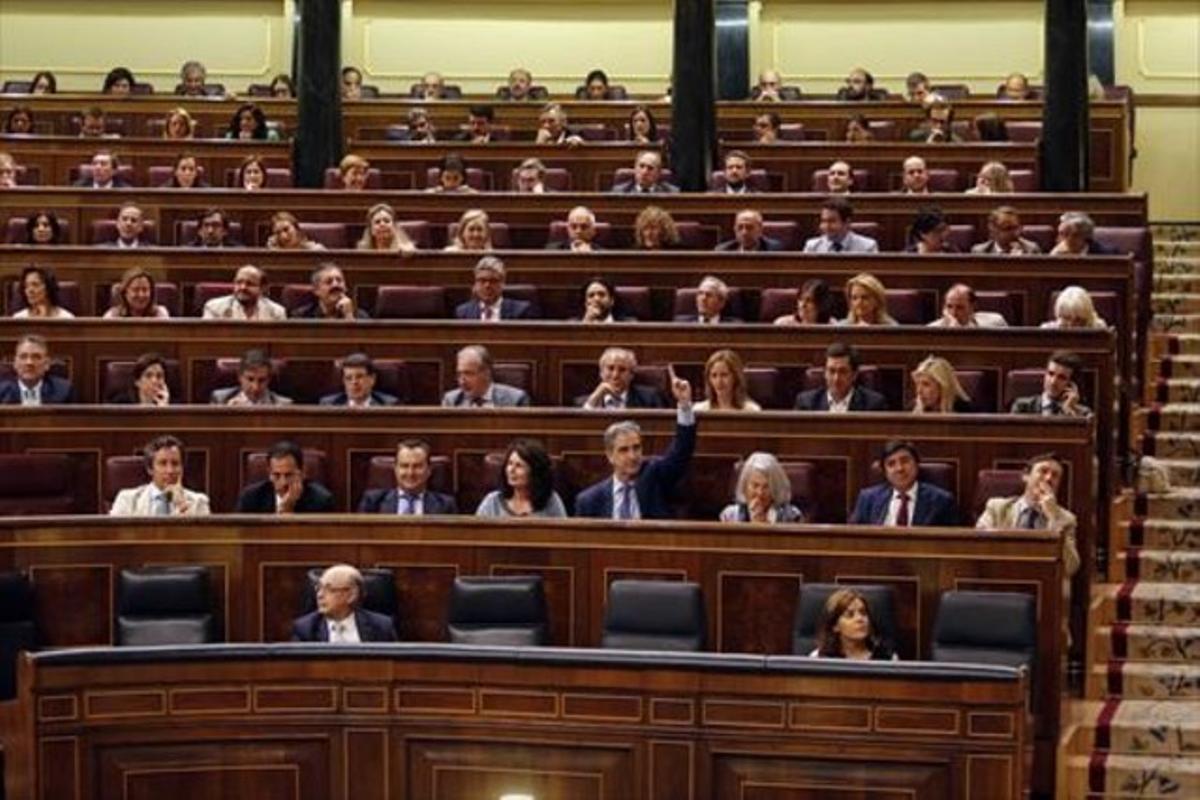 La bancada popular, durant la votació de la minireforma de l’avortament, ahir al Congrés dels Diputats.