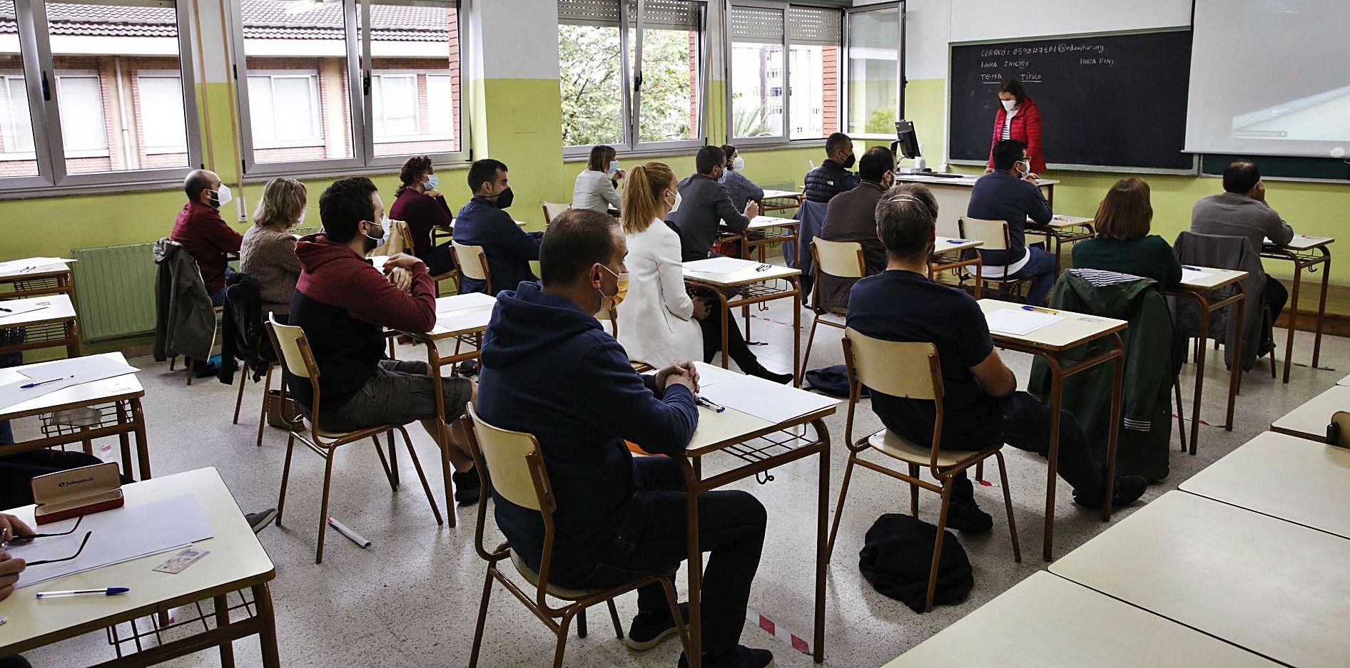 Un aula del Instituto Número 1 de Gijón, durante los exámenes de ayer. | Ángel González