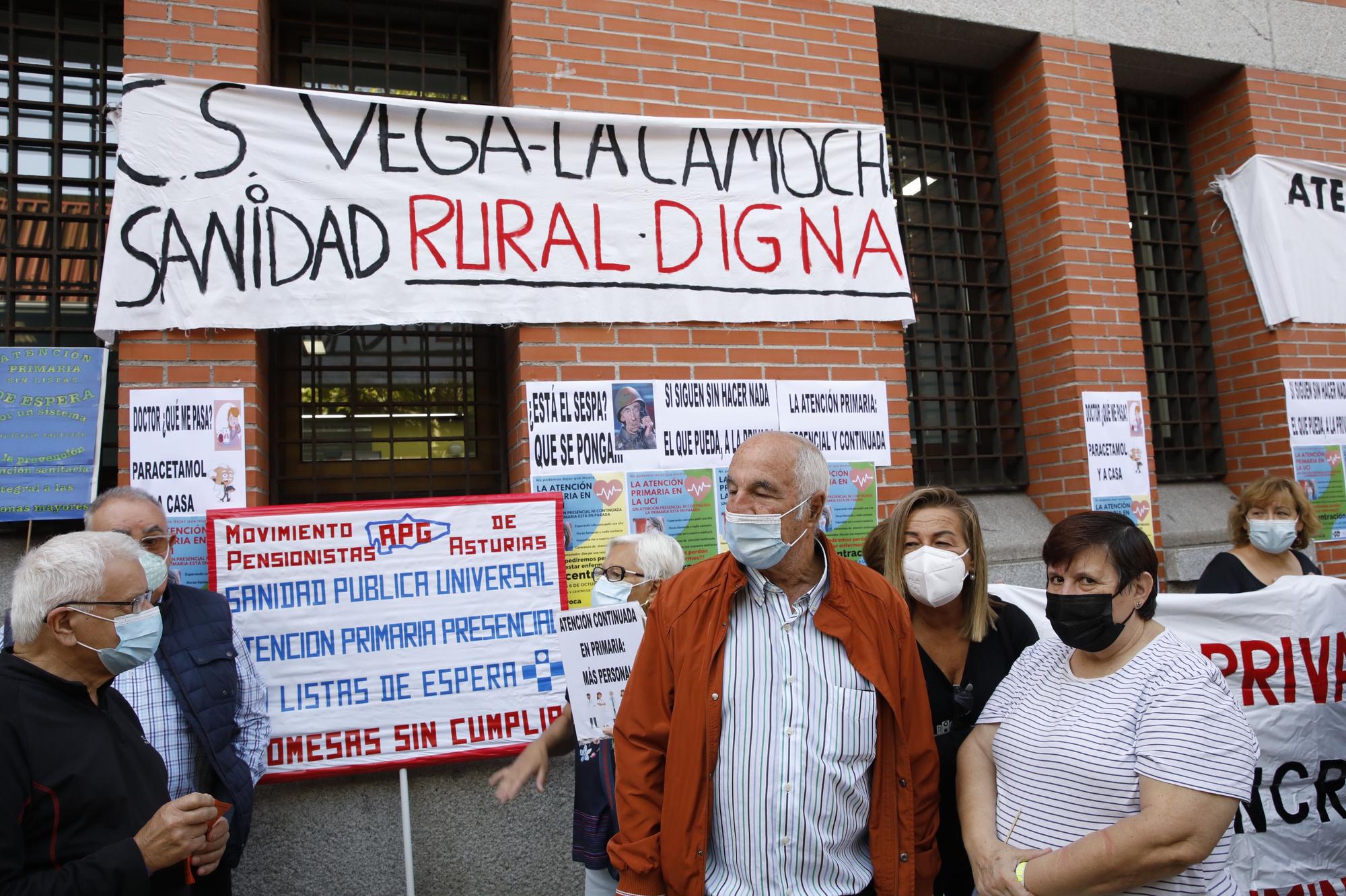 Manifestación vecinal contra el cierre de centros de salud en horario de tarde