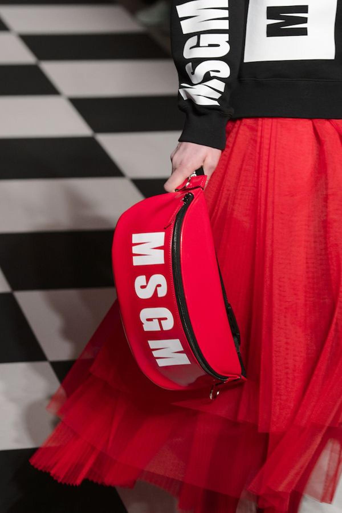 MSGM eleva la riñonera ‘hip hop’ al estatus de ‘super top’