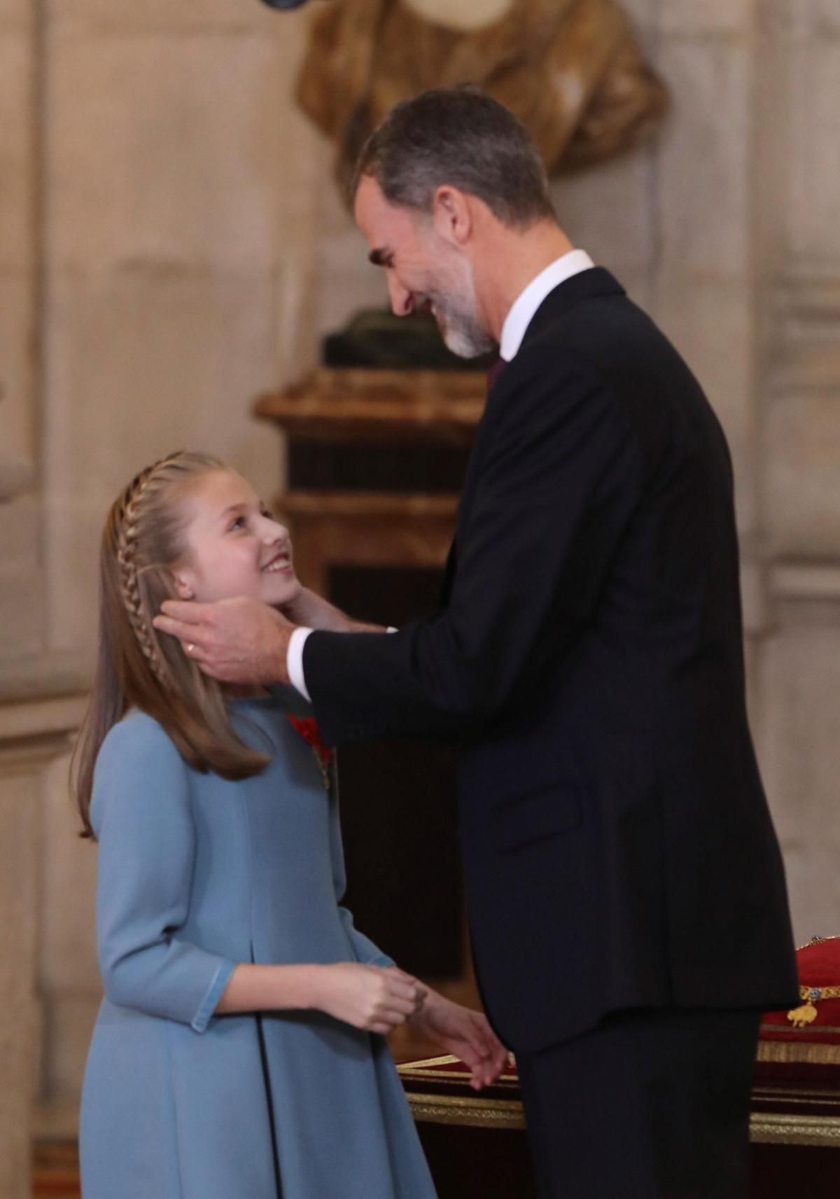 La princesa Leonor recibe el Toisón de Oro de manos de Felipe VI