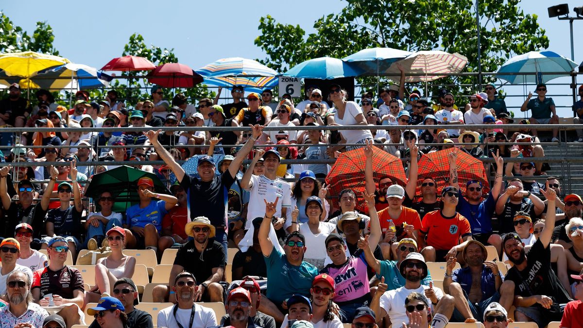 Miles de seguidores de la F1 acuden al Circuit Barcelona-Catalunya para seguir el Gran Premio de España