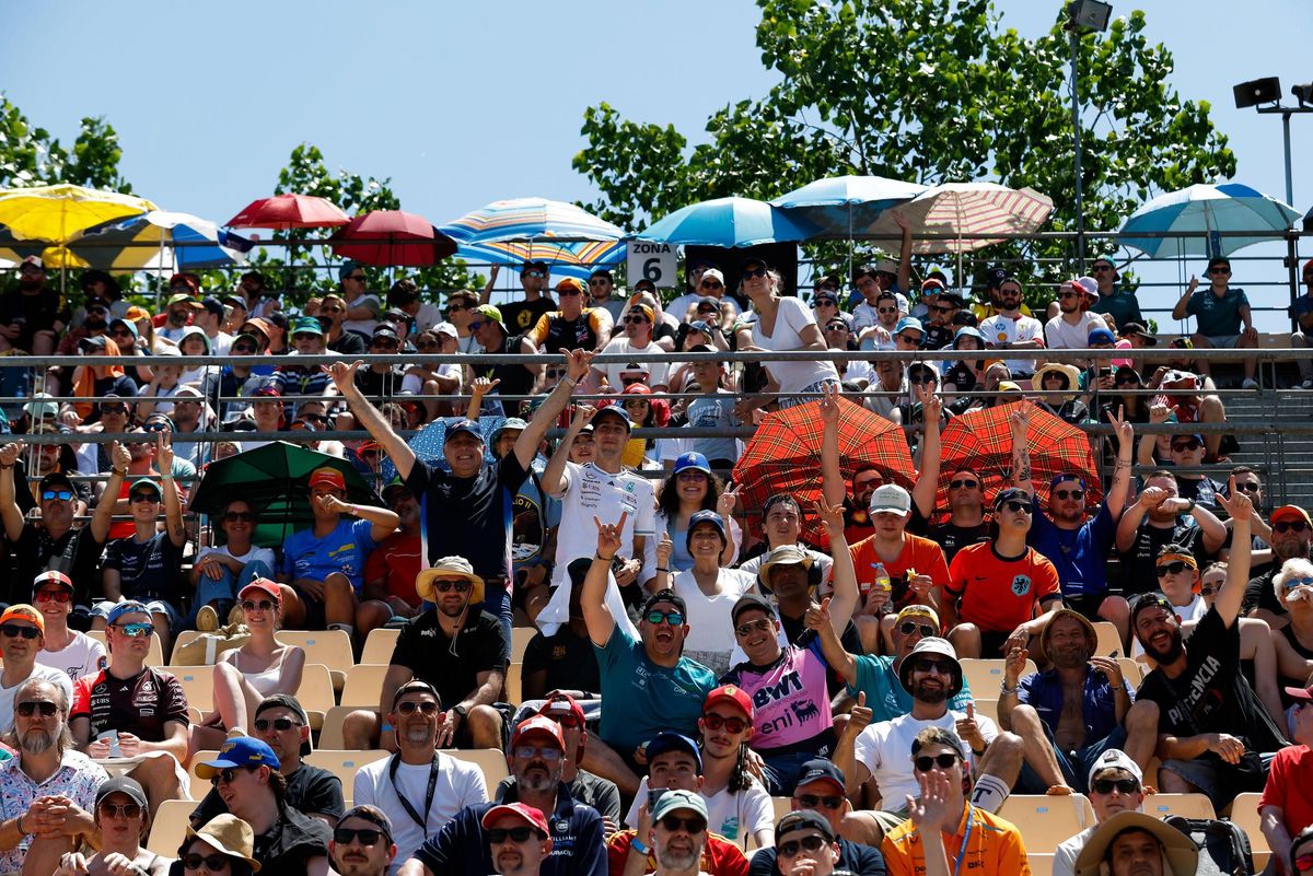 Miles de seguidores de la F1 acuden al Circuit Barcelona-Catalunya para seguir el Gran Premio de España