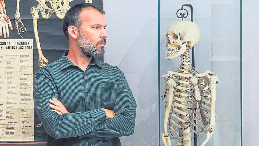 Rayco Pulido, (48 años, historietista canario): "La historia es cíclica, nos enseña algo y siempre nos las apañamos para olvidarlo"