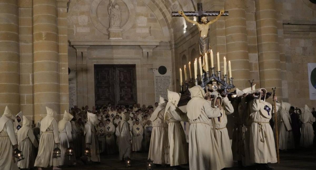 El último desfile del Espíritu Santo.