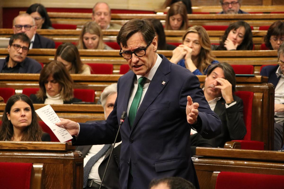 El primer secretario del PSC, Salvador Illa, al ple del Parlament.