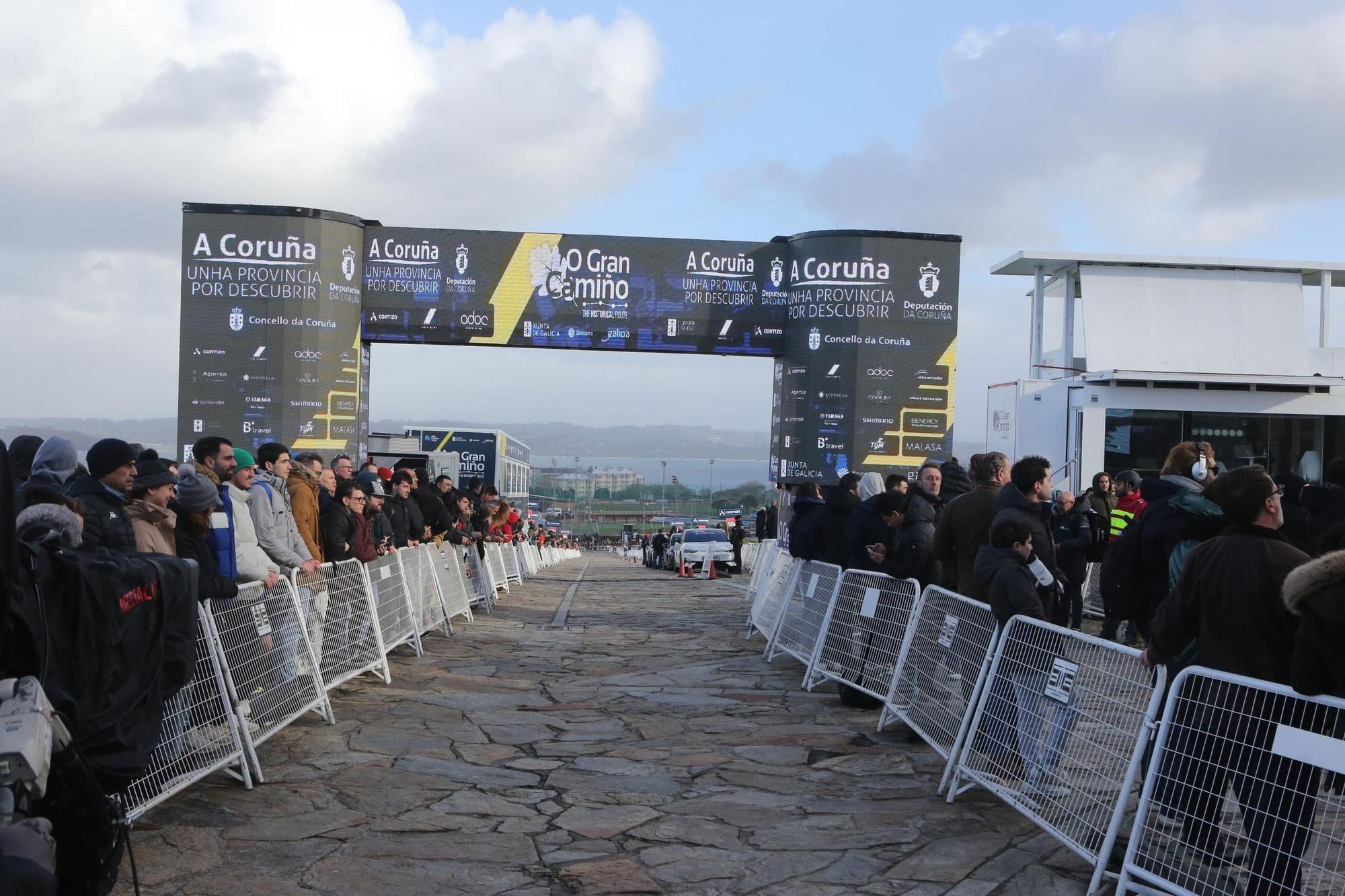 El joven corredor Joshua Tarling se impone en la contrarreloj inaugural de O Gran Camiño en A Coruña