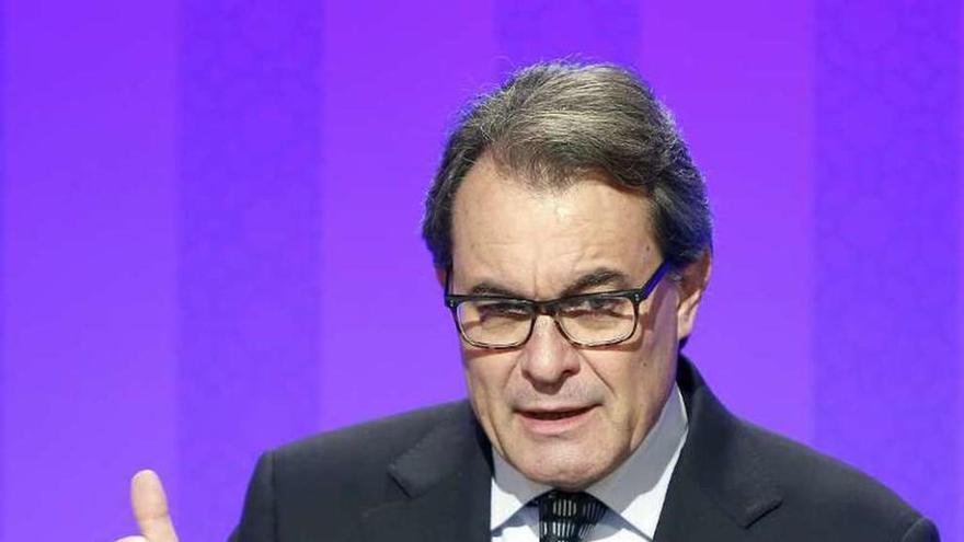 Artur Mas, duante la rueda de prensa que ofreció en Barcelona. // Efe