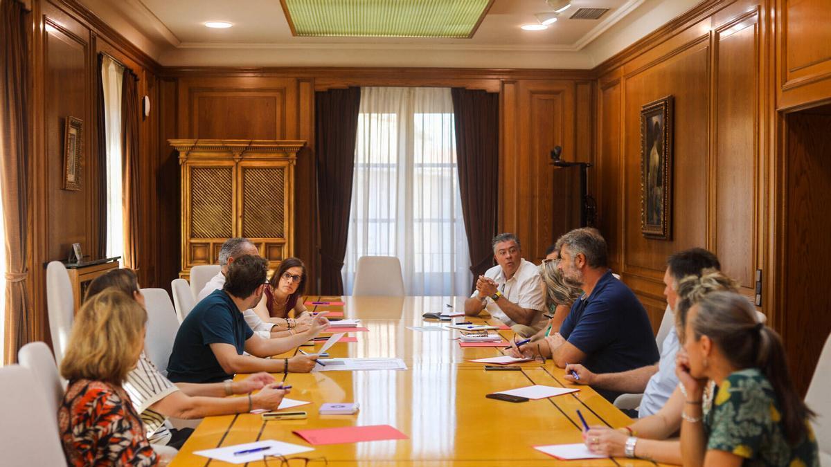 Victor López de la Parte mantiene una reunión con los Consejos Reguladores de las Denominaciones de Origen, Marcas de Garantía e Indicaciones Geográficas Protegidas, preparatoria a Fromago.