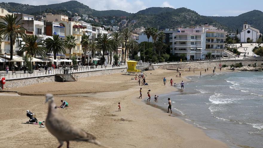 Desallotgen les platges de Sitges per la presència d&#039;un tauró