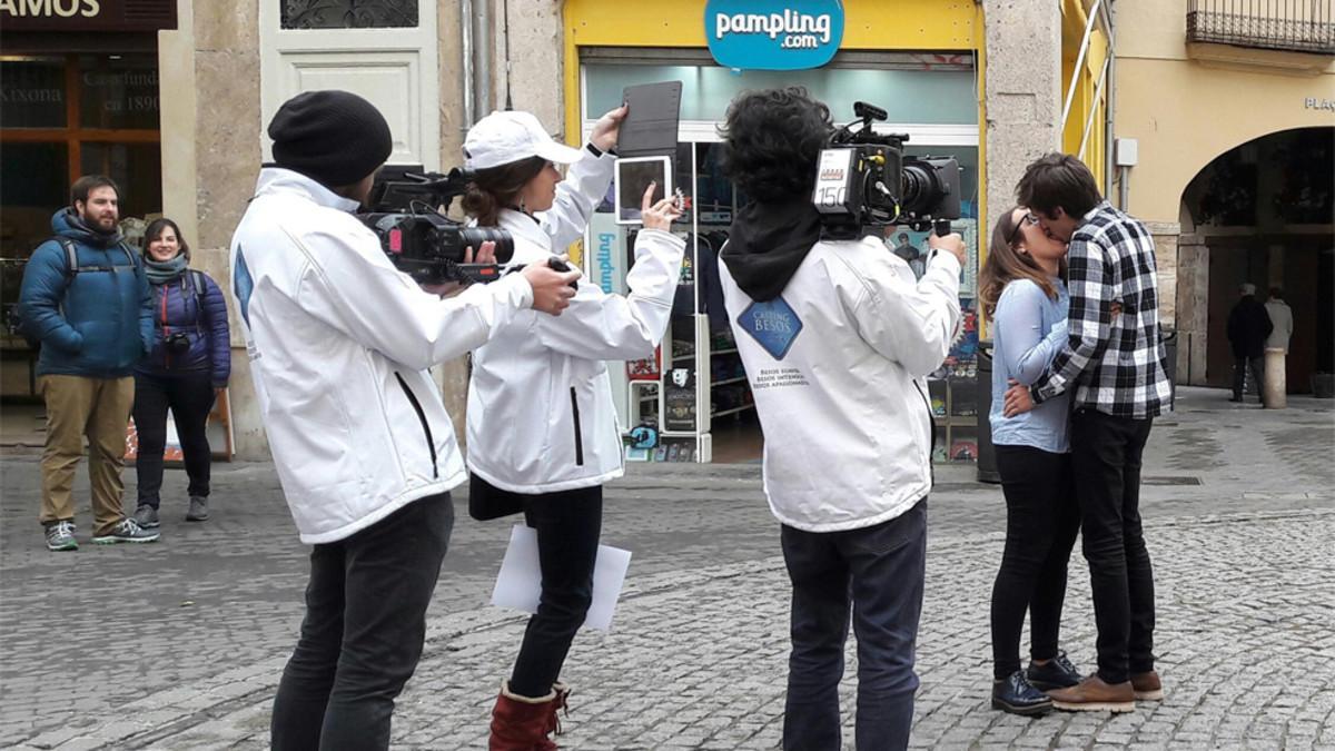 Una pareja anónima, elegida en un casting de besos, protagonizará una película con  Inma Cuesta y Quim Gutiérrez