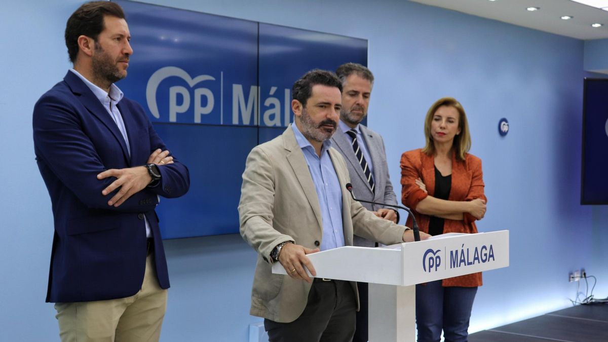 Rueda de prensa del secretario general del PP de Málaga, José Ramón Carmona, junto  al vicesecretario de Málaga Productiva, Carlos Conde; la senadora Lucía Yeves; y el concejal popular Antonio García