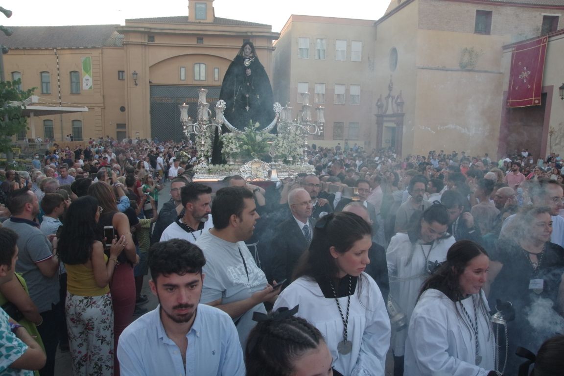 La procesión extraordinaria de Dolores del Puente, en imágenes