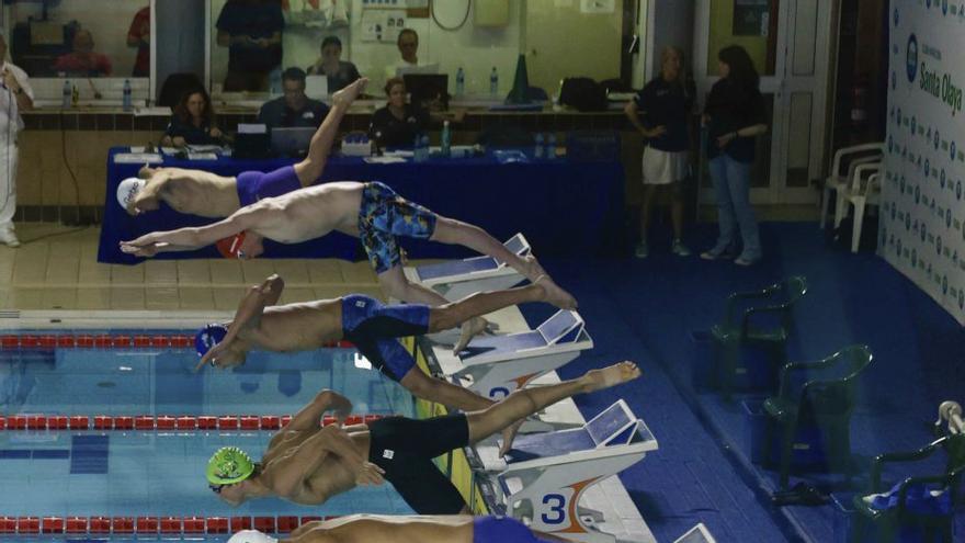 El club S. A. N. do Norte portugués lidera por equipos el Trofeo "Villa de Gijón" de natación