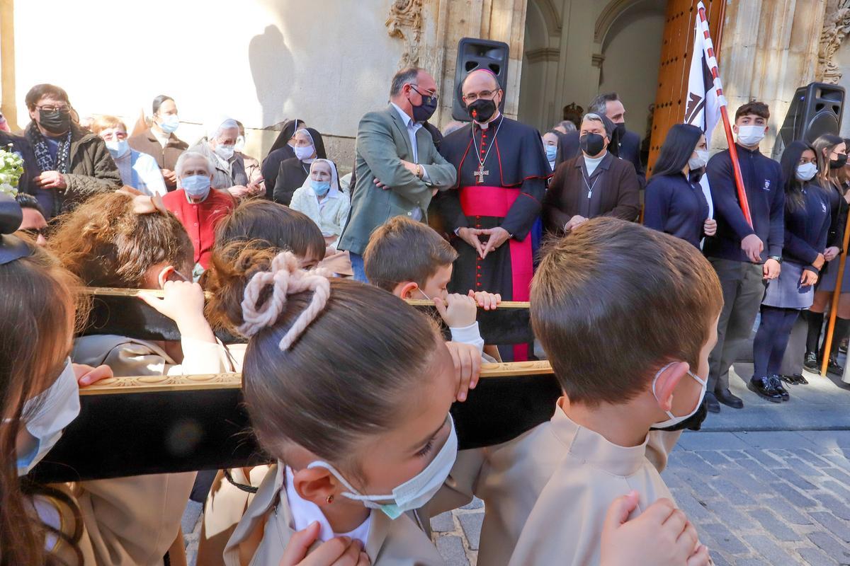 Procesión de los alumnos del colegio Nuestra Señora del Carmen de Orihuela