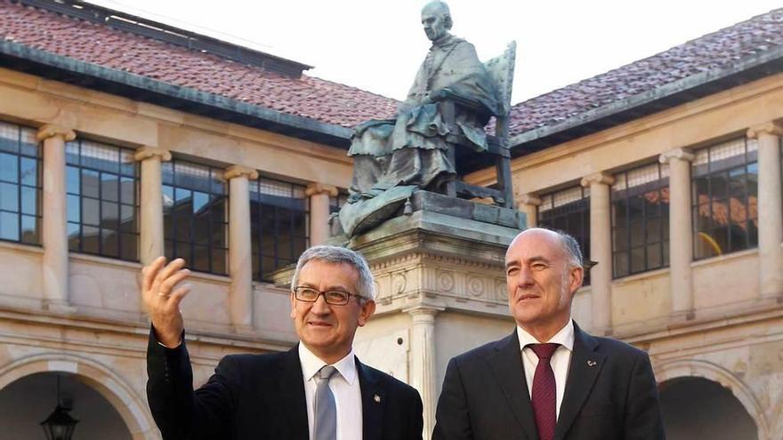 García Granda, izquierda, e Iñaki Goirizelaia, ayer en Oviedo.