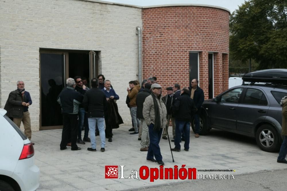 Familiares y amigos dan el último adiós a José Antonio Pujante en el tanatorio Lázaro de Lorca