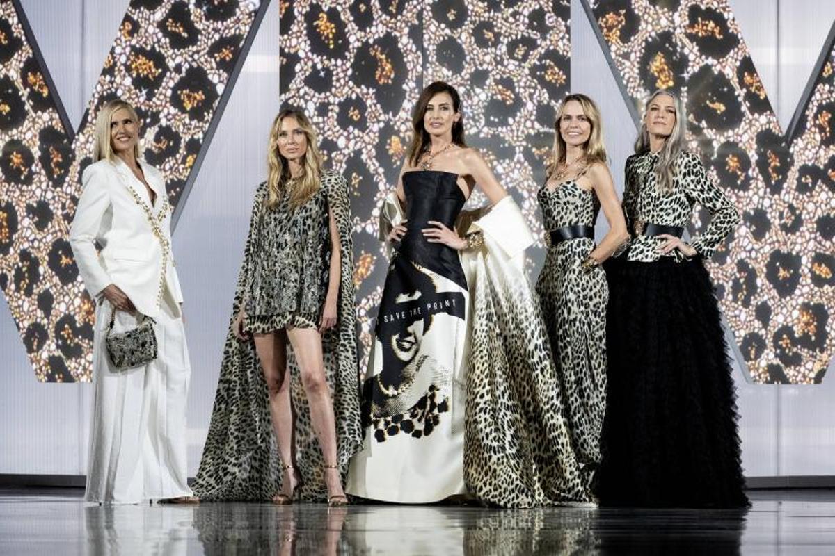 Desfile de los 45 años de Lola Casadamunt activa en la moda Desfile de los 45 años de Lola Casadamunt activa en la moda