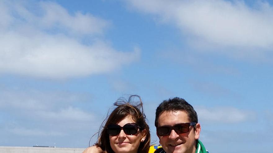 Juan Carlos Reyes (d) en el Estadio de Gran Canaria.