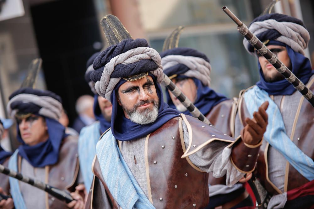 El bando de la media luna ofreció un majestuoso espectáculo en el segundo gran desfile de los Moros y Cristianos de la ciudad