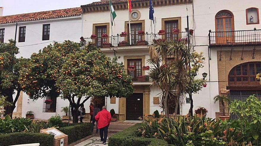 Fachada principal del Ayuntamiento de Marbella.