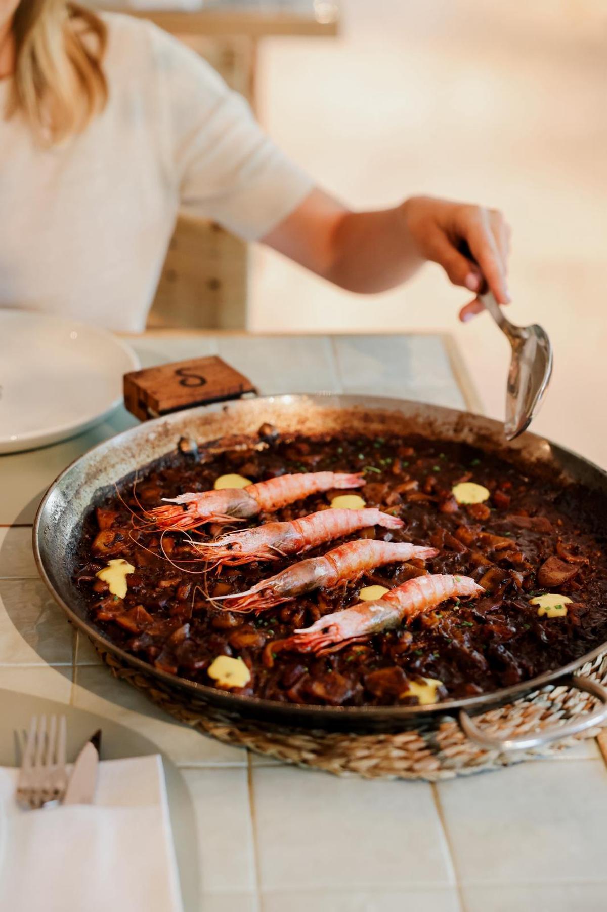 Arròs de calamars i gamba vermella al Sidral
