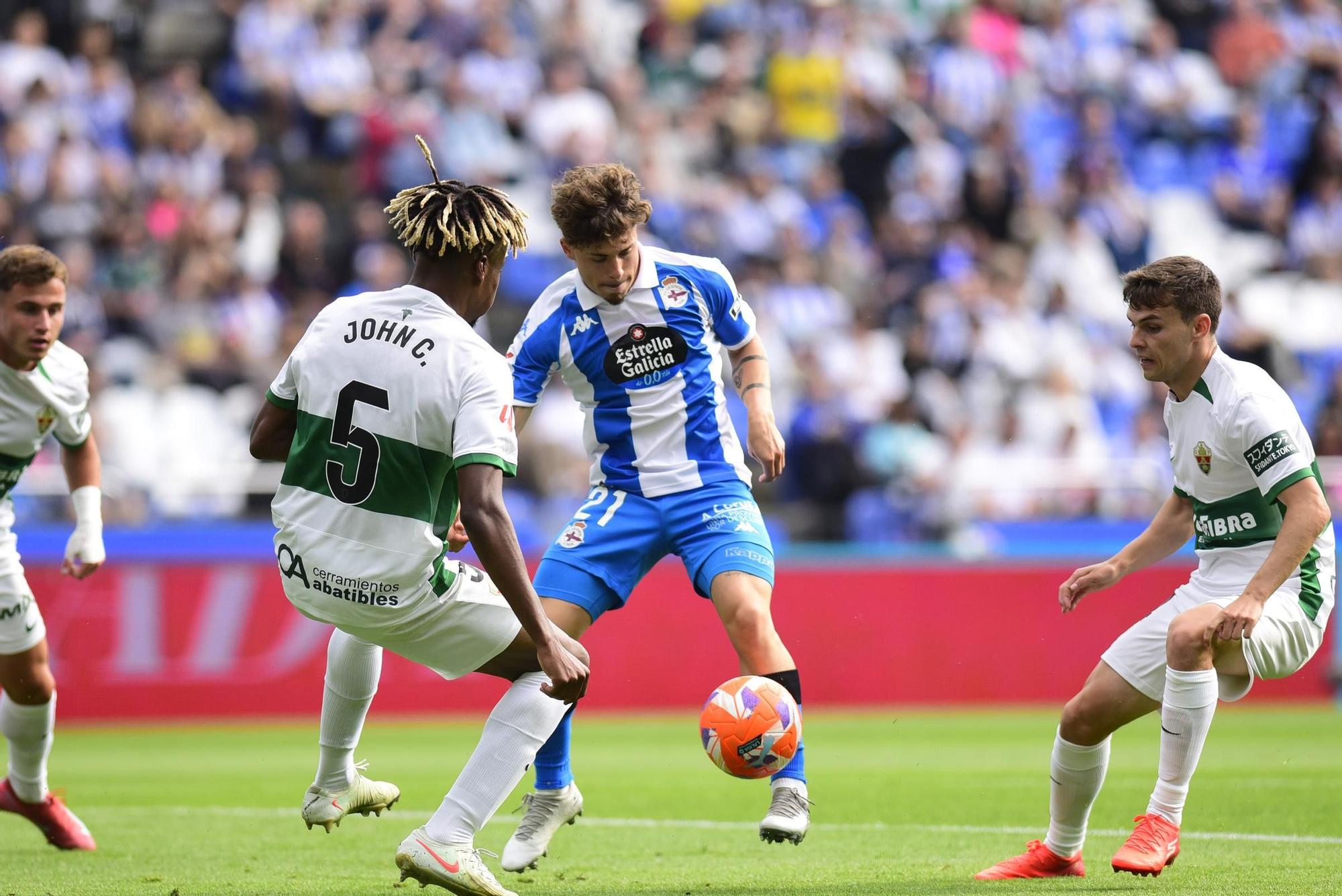 El Dépor cae goleado (0-4) por el Elche para cerrar la temporada 2025-25 en Riazor