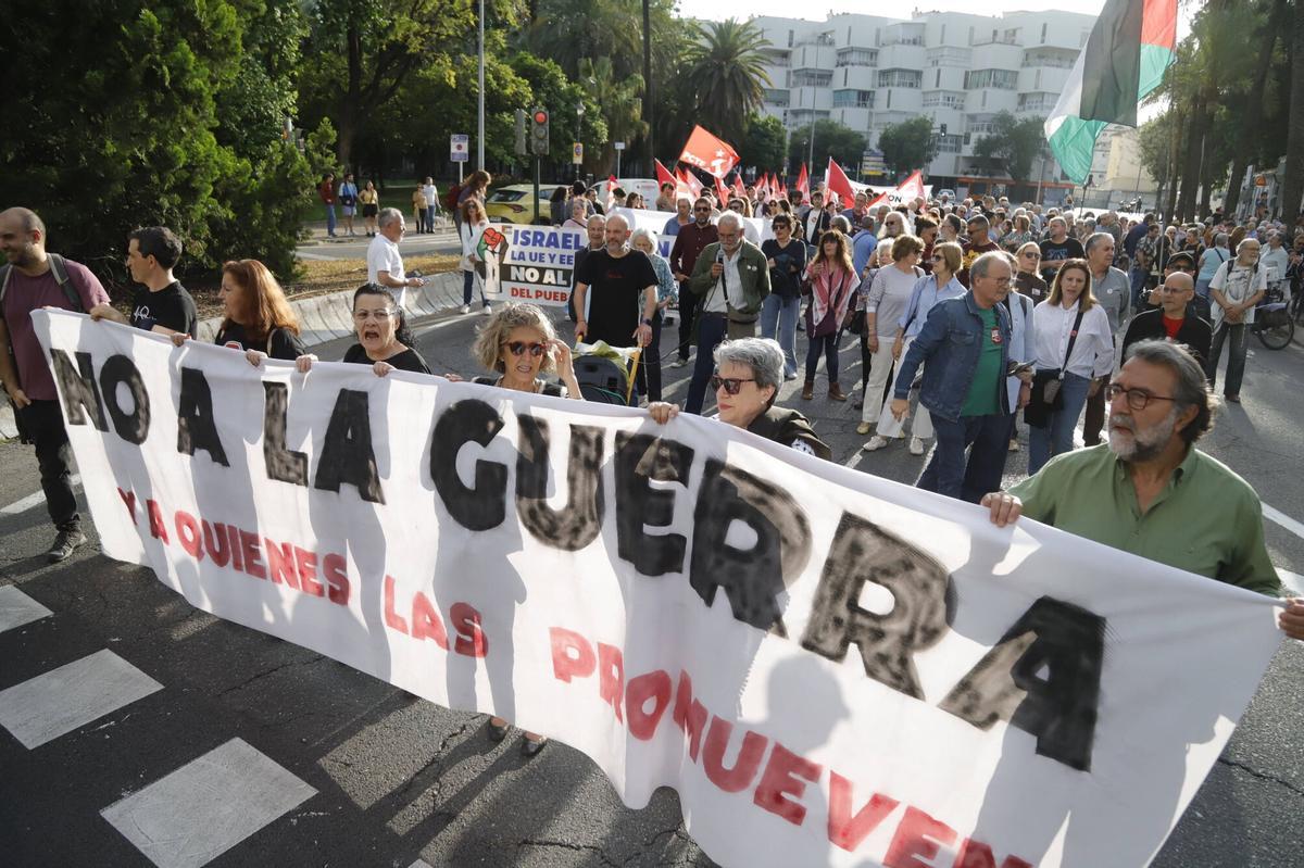 Una manifestación dice ‘No a la guerra’ en las calles de Córdoba
