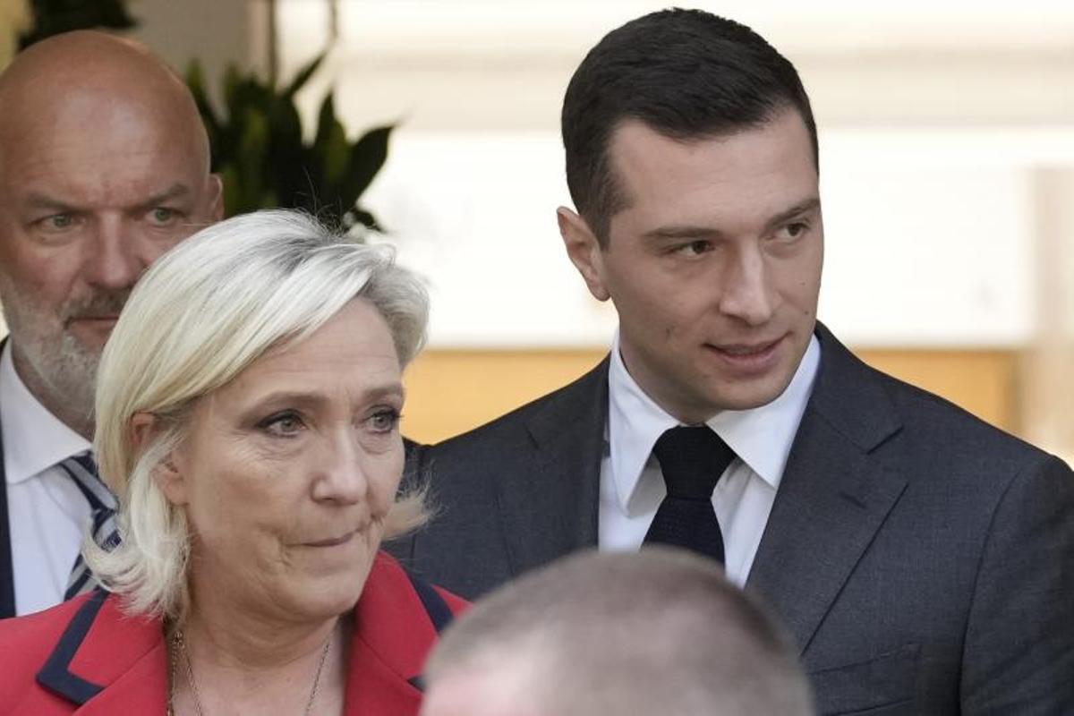 FILE - Far-right National Rally party president Jordan Bardella, right, leaves with far-right leader Marine Le Pen after a press conference, Monday, June 24, 2024 in Paris. Both Le Pen and Bardella have made clear that, in power, they would seek to rein-in Macron and exert themselves in defense, European and foreign affairs decision-making. (AP Photo/Christophe Ena, File)