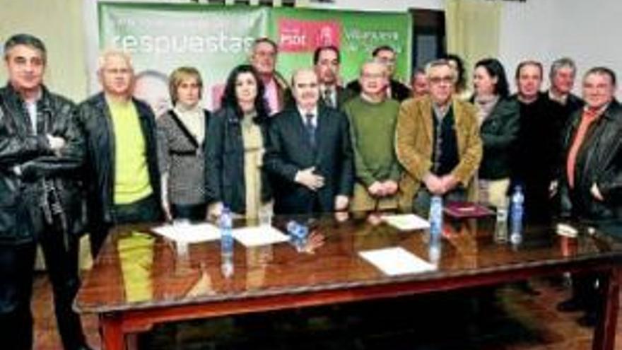 Zarrías asume las demandas de los candidatos del PSOE